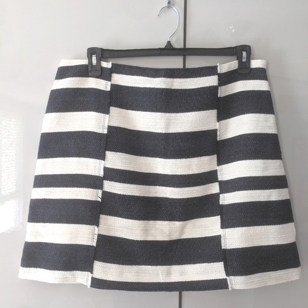 NWT🎁 Navy Stripe Skirt 19" Hem
